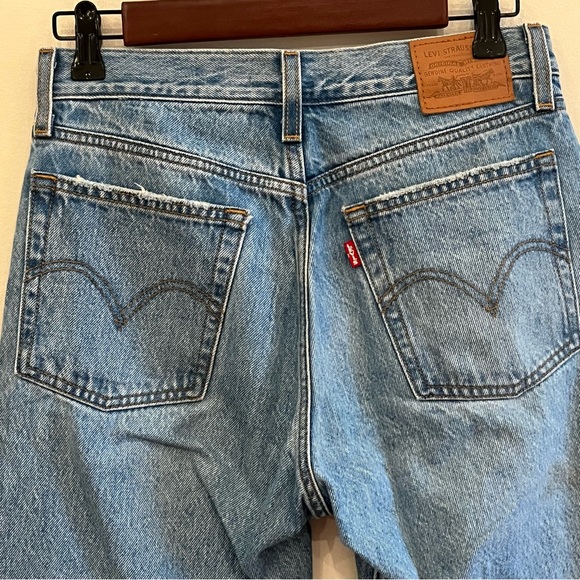 Levi's Wedgie Straight High-Waisted Mom Jean Size 26 - Picture 9 of 16